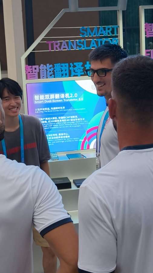 产品世运村圈粉 国外运动员争相体验AG真人平台app“成都造”科技(图1)